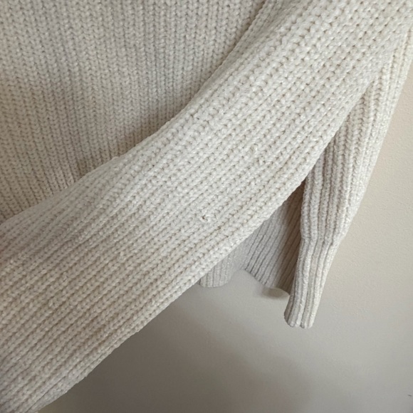 Urban Outfitters Ivory V-Neck Sweater - Picture 4 of 5
